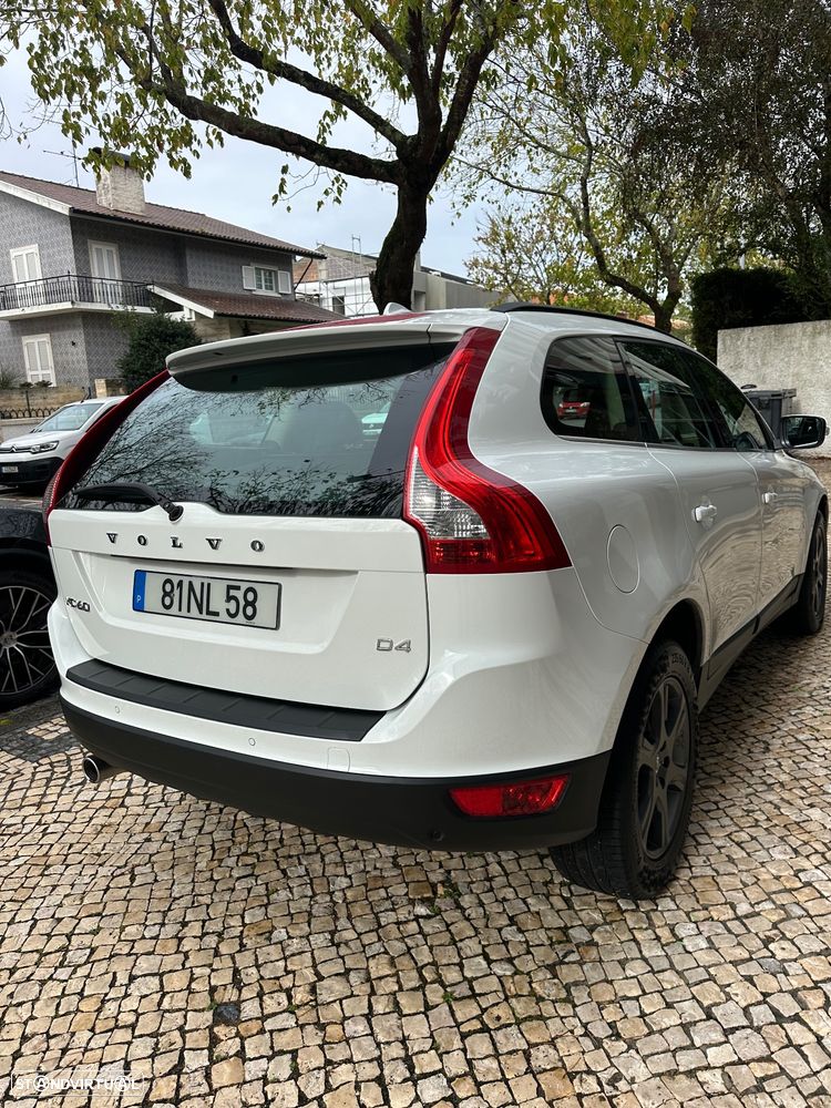 Volvo XC 60 2.0 D4 Momentum Geartronic - 18