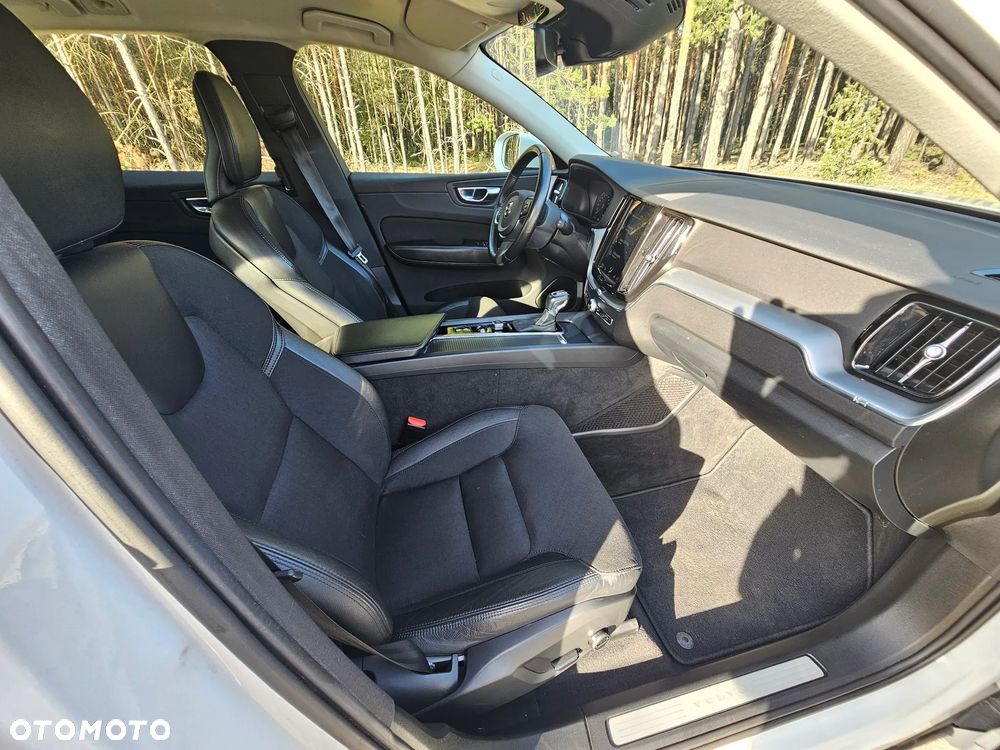 Volvo XC 60 T4 Momentum Pro - 13