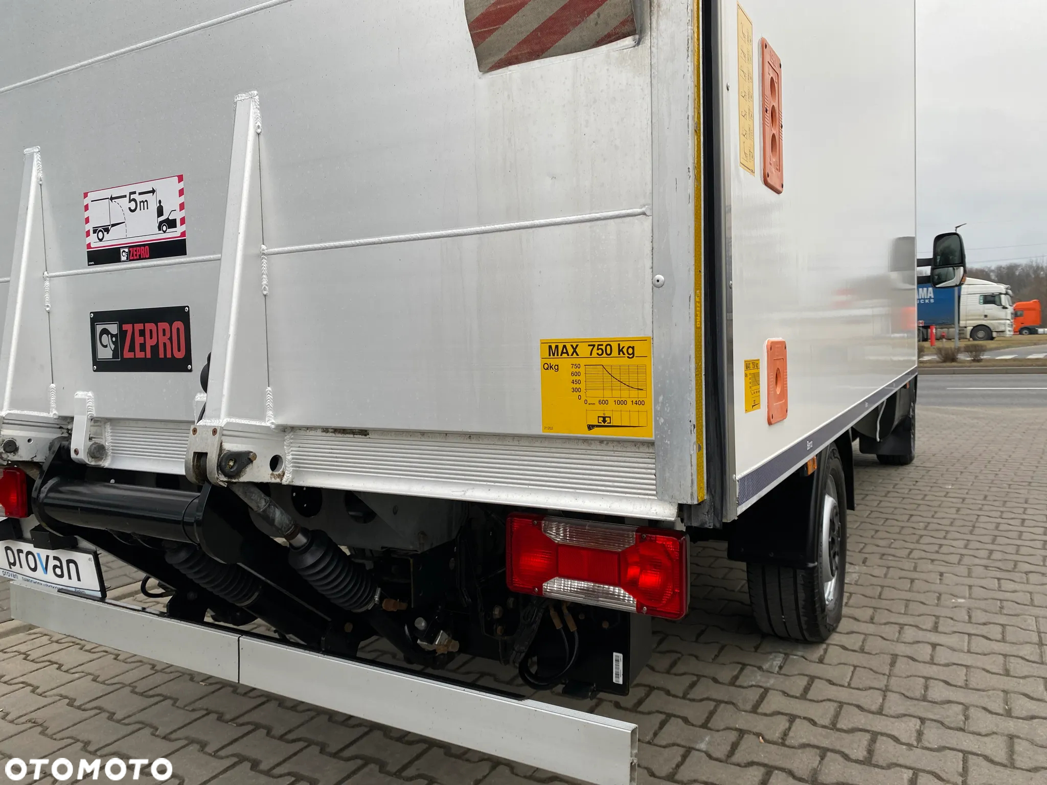 Iveco DAILY 35-160 HI-MATIC KONTENER 8 EUROPALET WINDA ZEPRO - 13