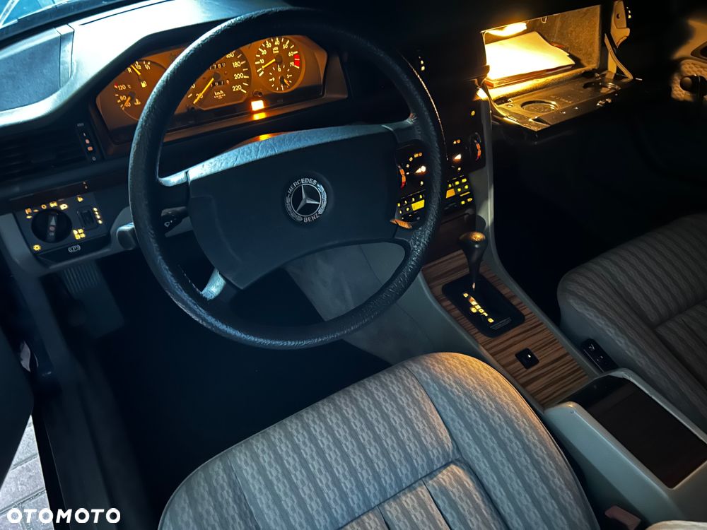 Mercedes-Benz W124 (1984-1993) - 16