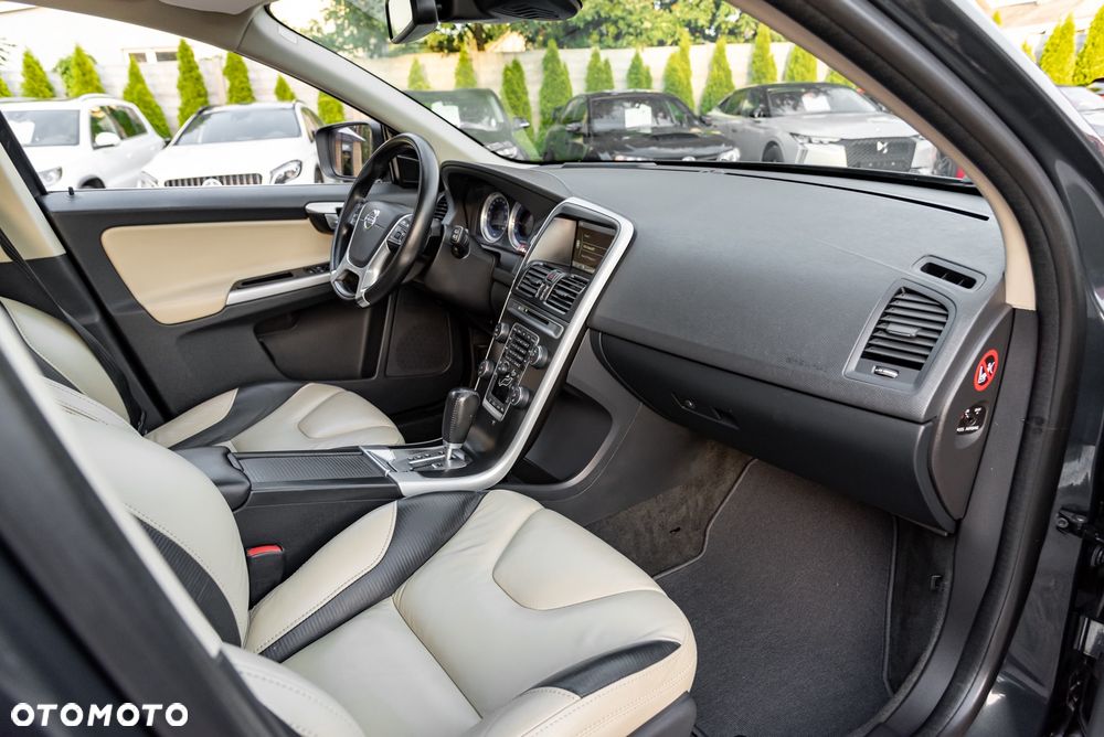 Volvo XC 60 D5 AWD RDesign - 26