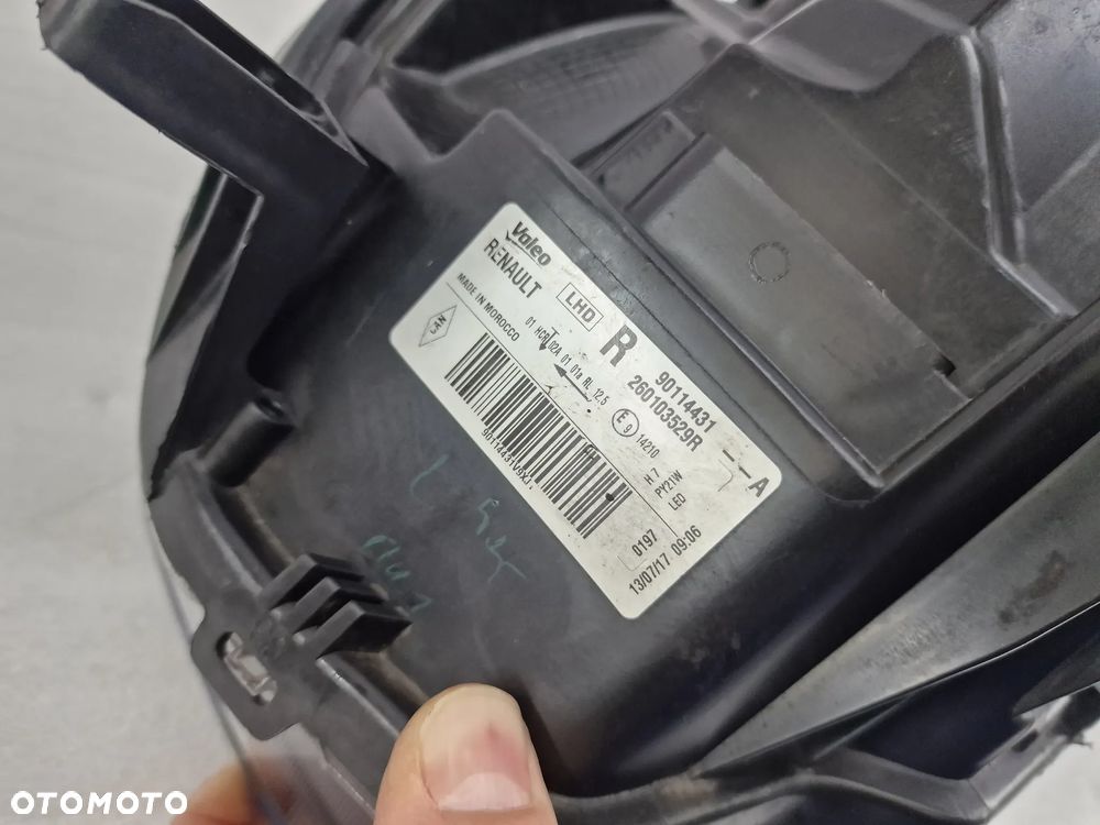 DACIA SANDERO II  LIFT 17- PRAWA LAMPA PRZEDNIA PRZÓD . NR 260103529R , NR AUKCJI LA351 - 16