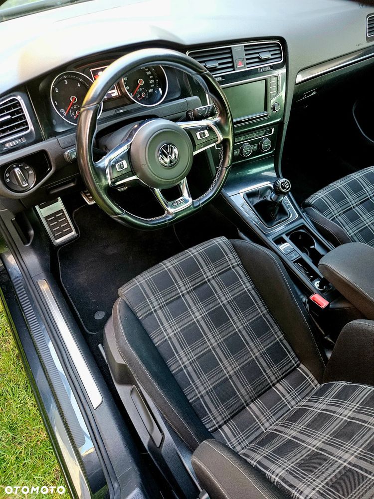 Volkswagen Golf - 3