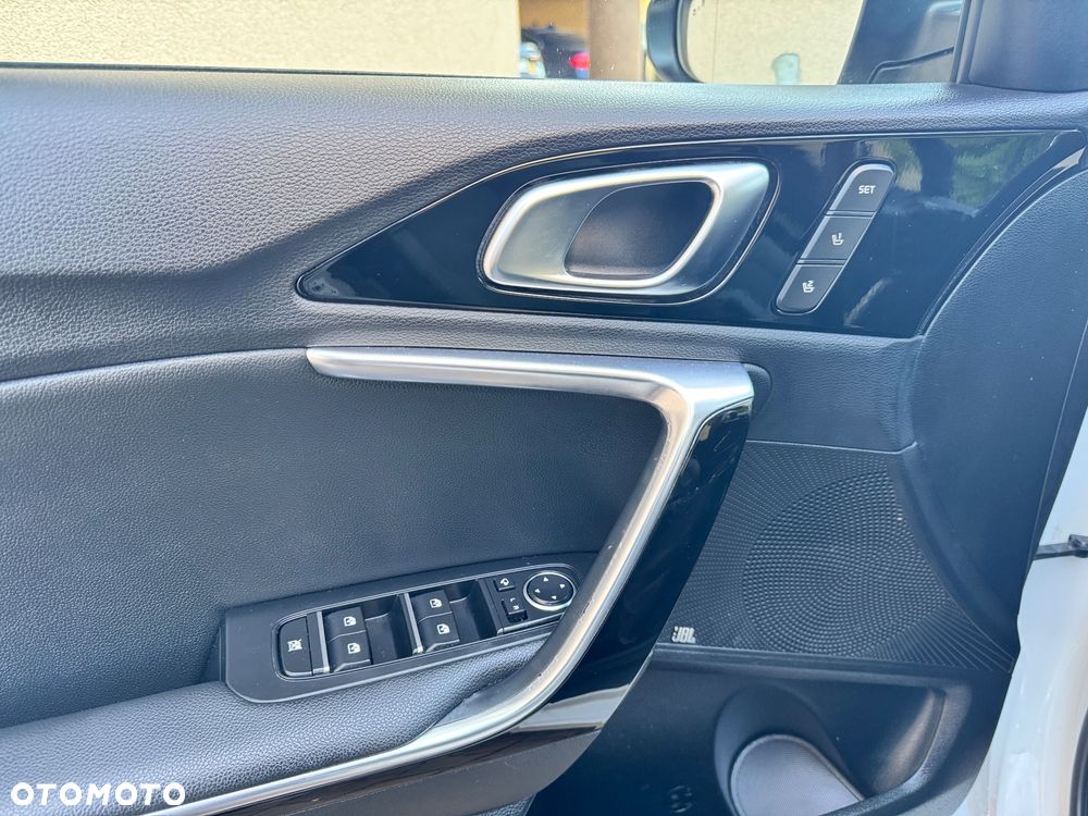 Kia Ceed 1.4 T-GDI DCT OPF Platinum Edition - 20