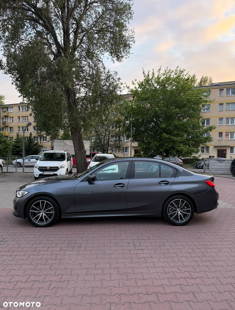 BMW Seria 3 330i xDrive M Sport - 9