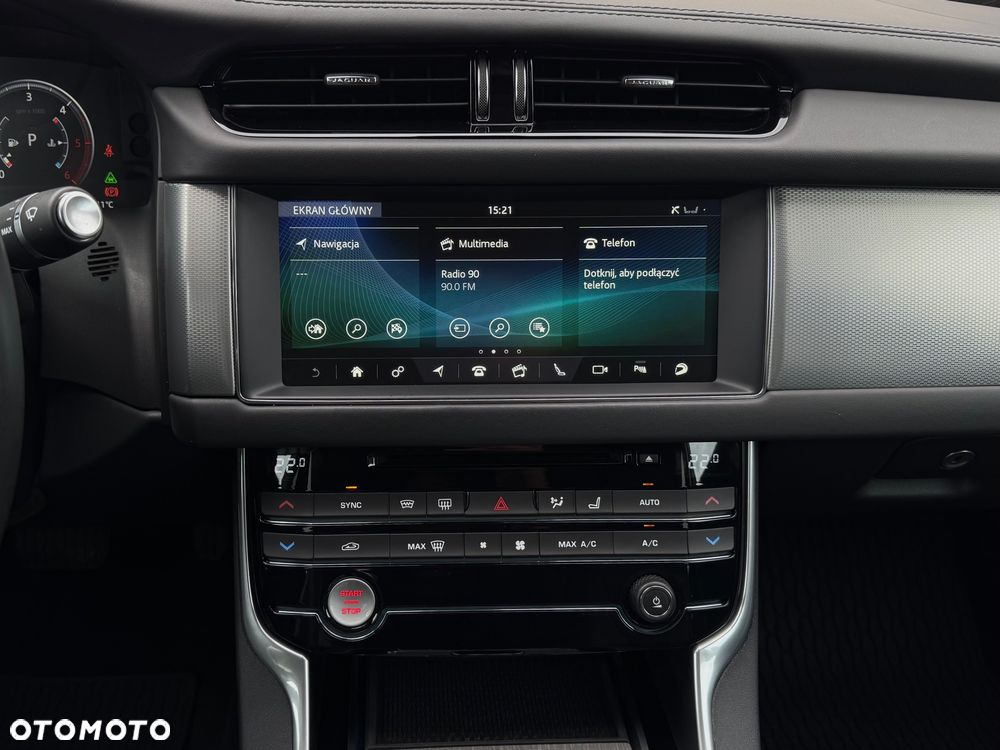 Jaguar XF 30d Portfolio - 22
