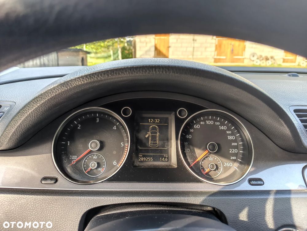 Volkswagen Passat 2.0 TDI DPF BlueMot Comfortline - 12