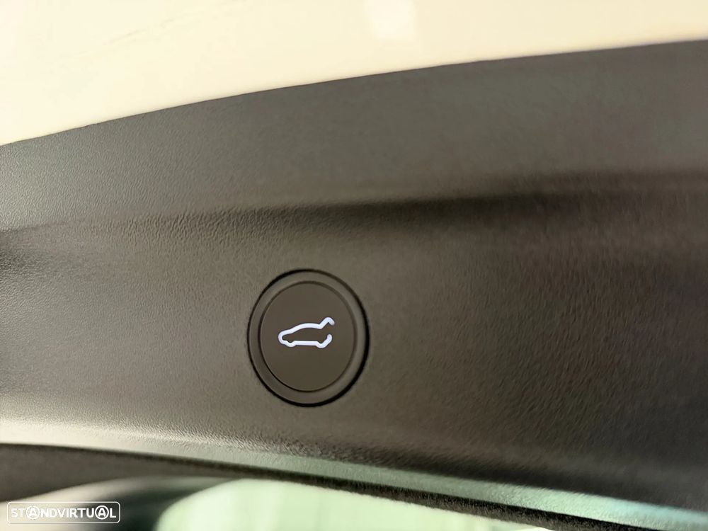 Tesla Model Y Long Range Dual Motor AWD - 14
