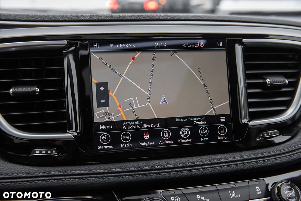 Chrysler Pacifica - 23