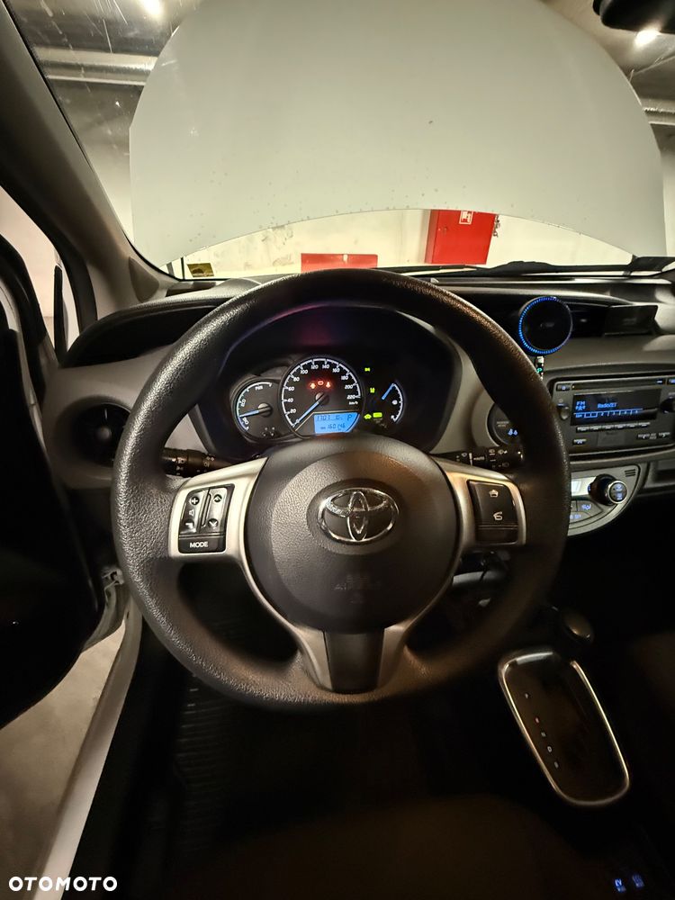 Toyota Yaris Hybrid 100 Dynamic - 23