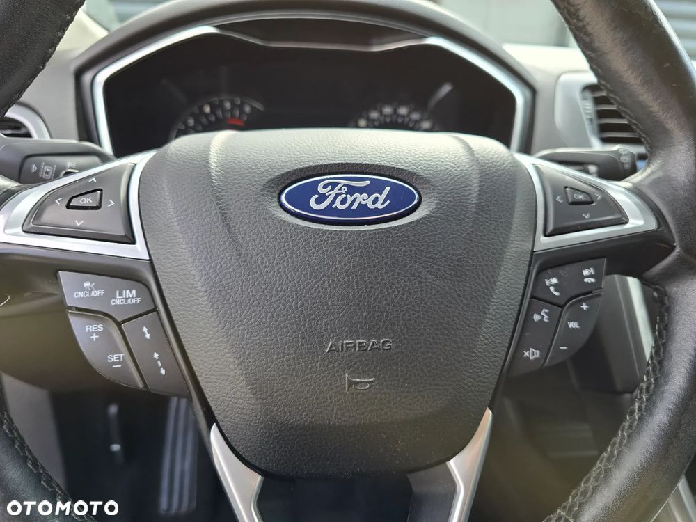 Ford Mondeo - 35