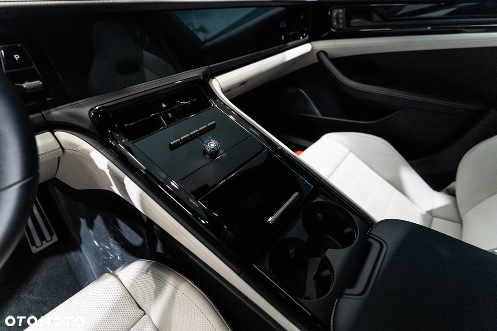 Porsche Panamera Turbo S E-Hybrid PHEV - 23