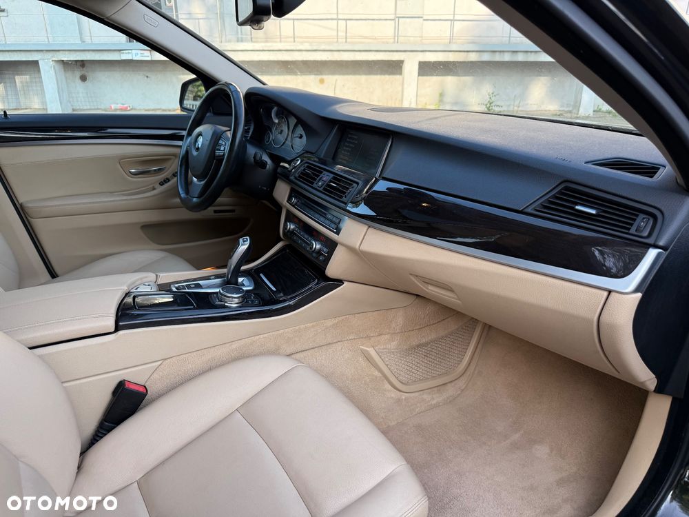 BMW Seria 5 528i xDrive Luxury Line - 12