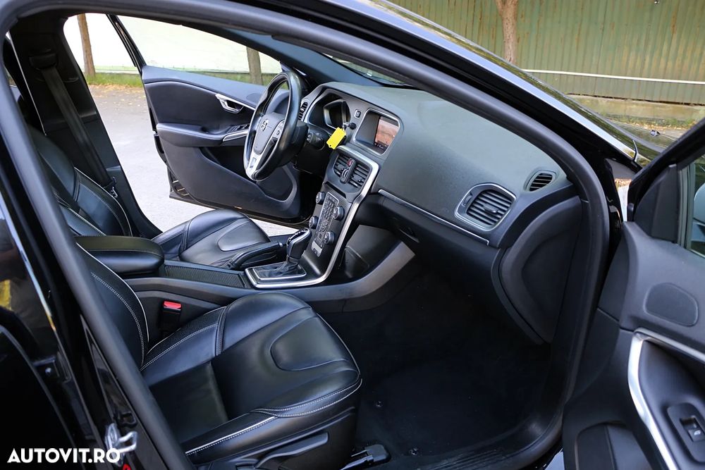 Volvo V40 D3 Aut. R-Design - 17
