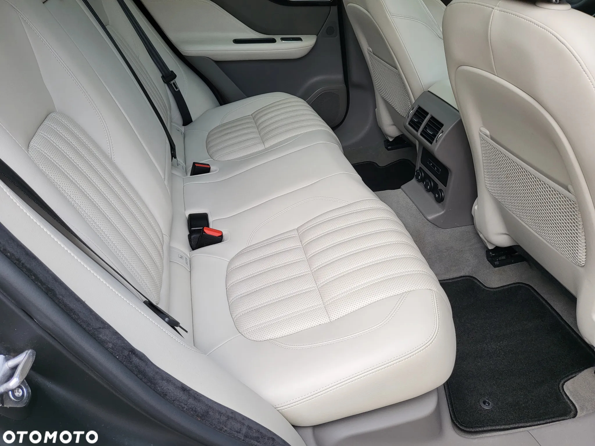 Jaguar F-Pace 2.0 i4D AWD Prestige - 16