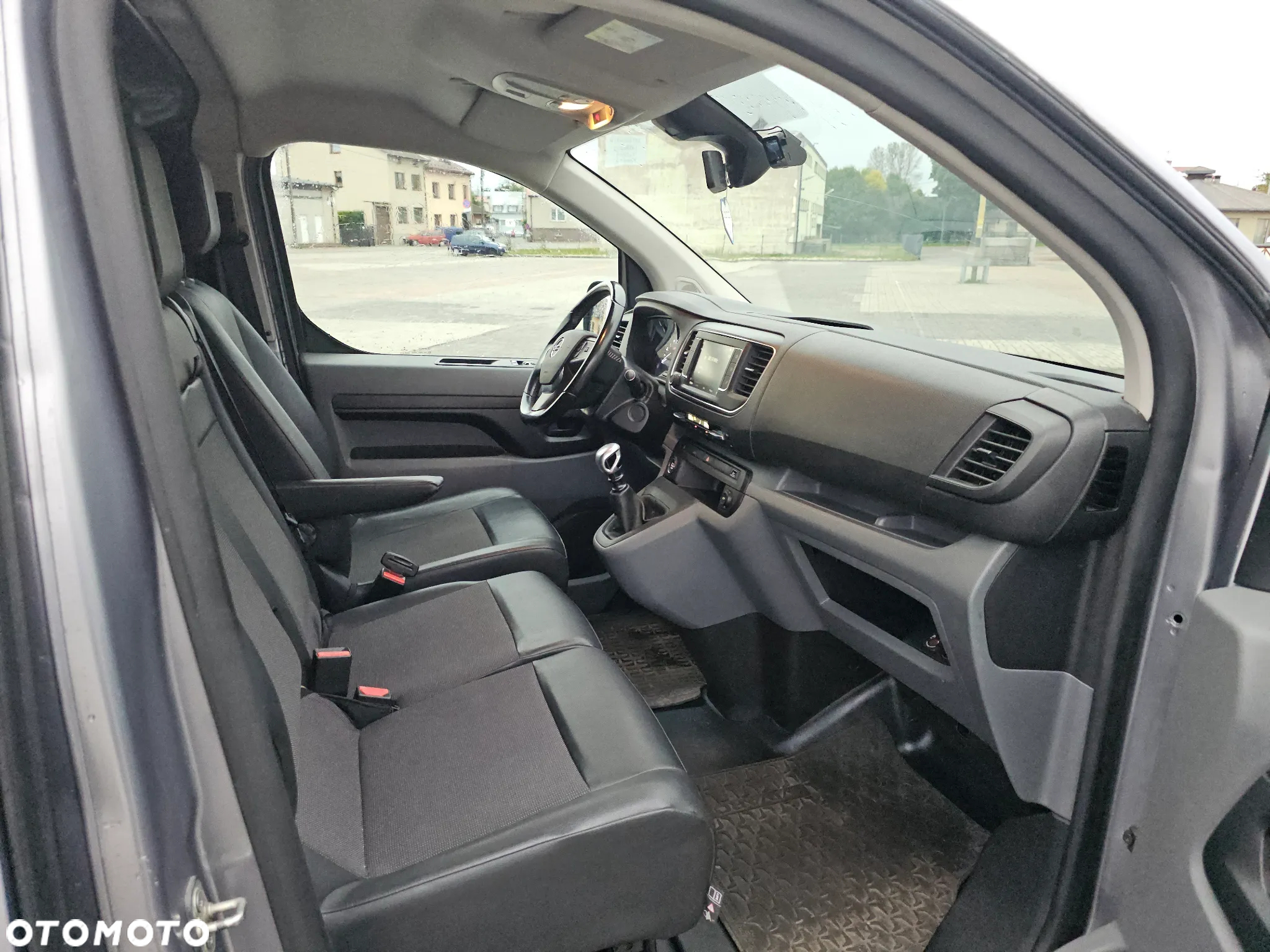 Opel Vivaro - 11