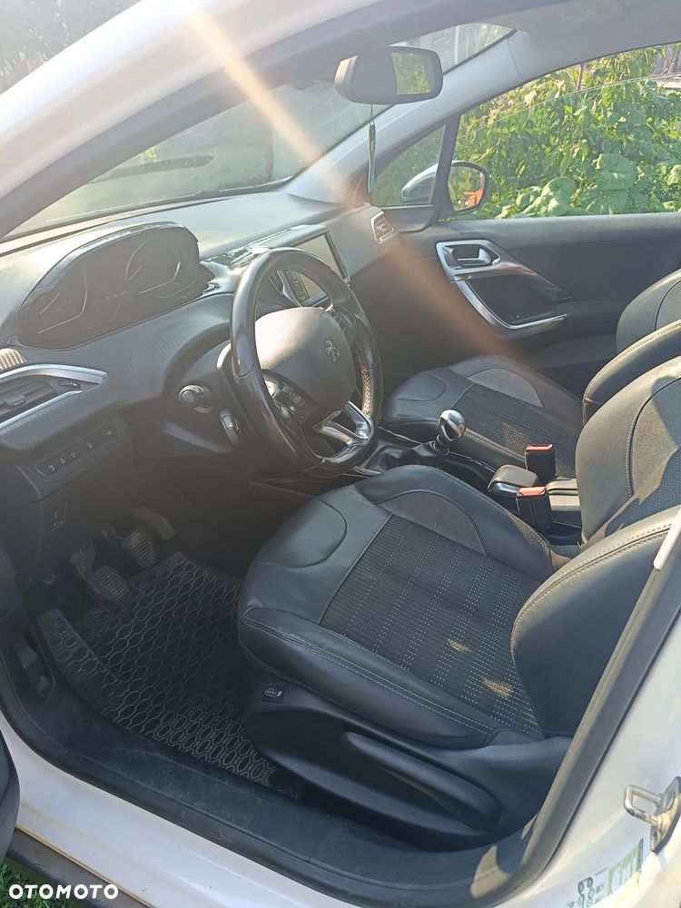 Peugeot 2008 - 8