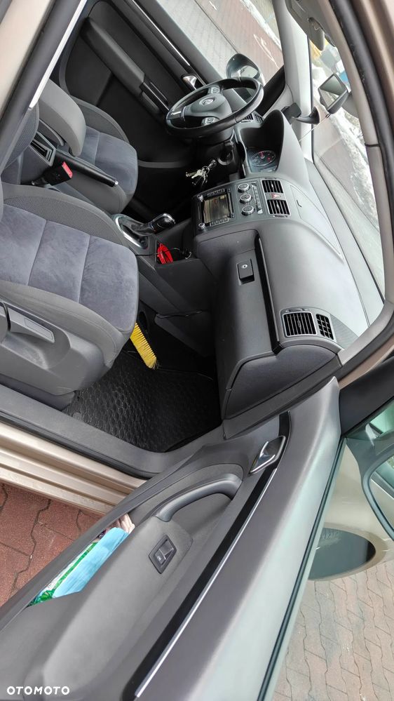 Volkswagen Touran 2.0 TDI Highline DSG - 18