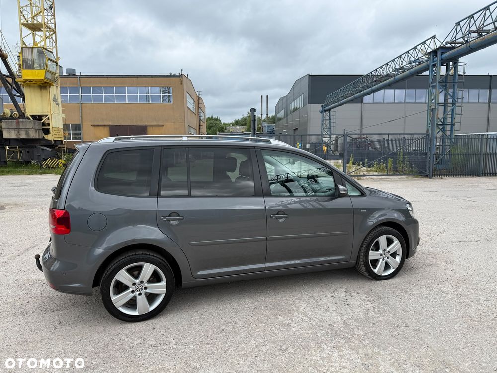 Volkswagen Touran 2.0 TDI DPF STYLE - 10