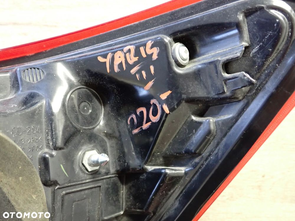 TOYOTA YARIS III LAMPA LEWY TYŁ 0D-204 - 7
