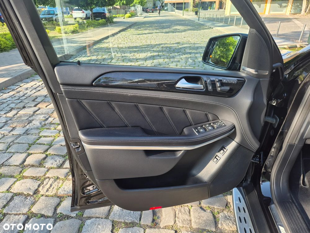 Mercedes-Benz GL - 13