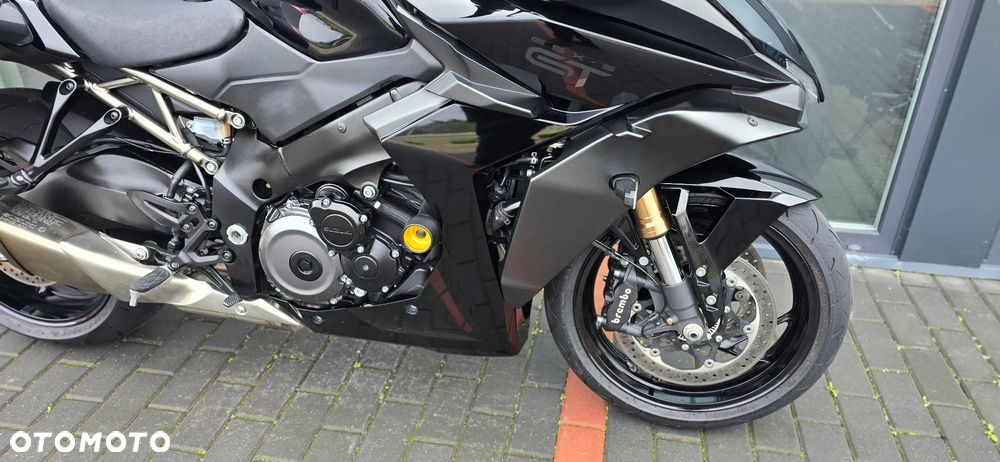 Suzuki GSX - 23