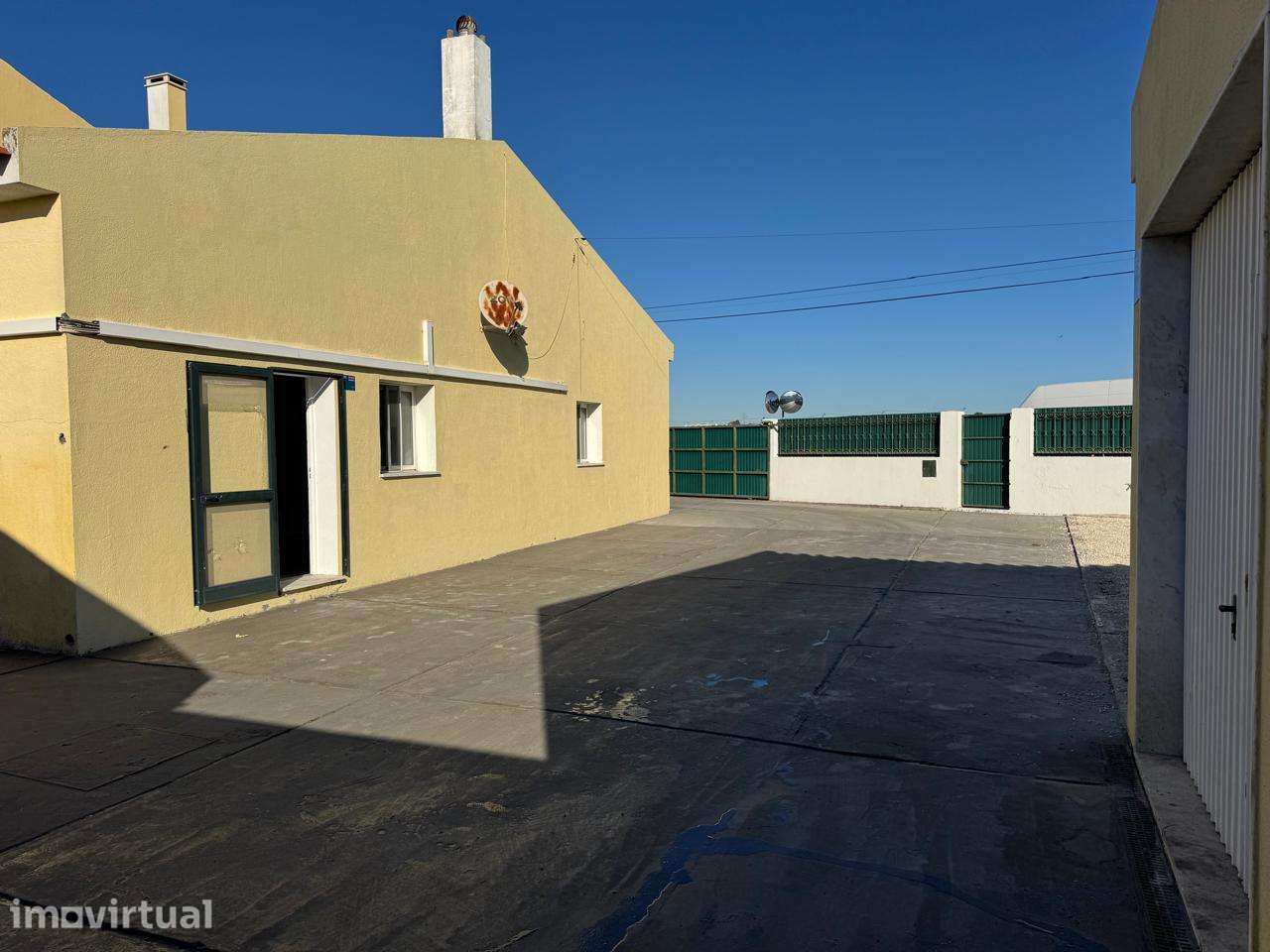 Espaço Comercial Único com Armazém, Escritório e estacionamento. - Grande imagem: 4/20