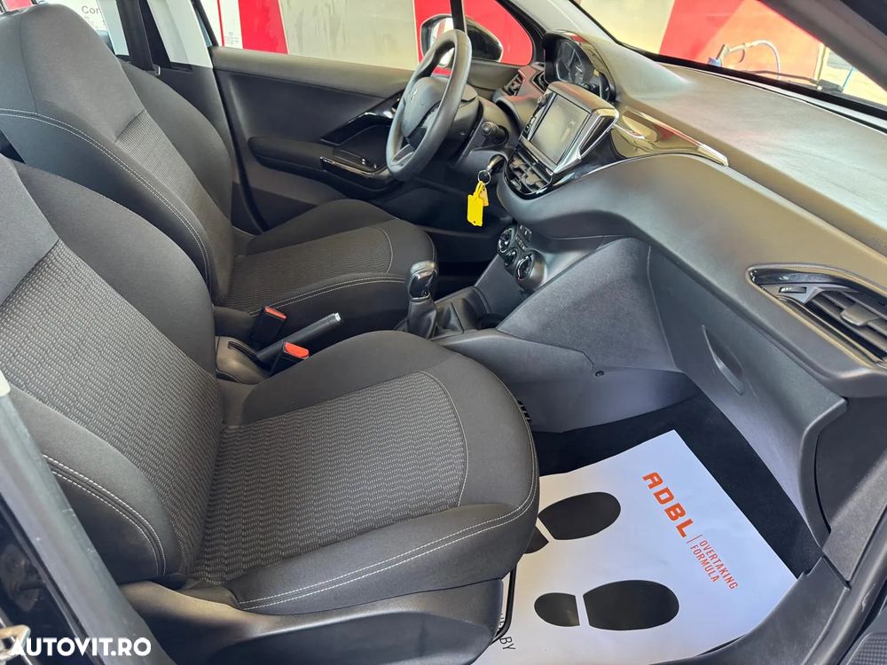 Peugeot 208 - 11