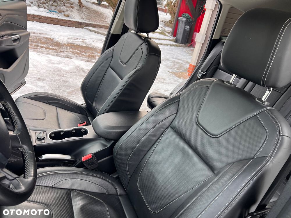 Ford Kuga 2.0 TDCi 4x4 Titanium - 27