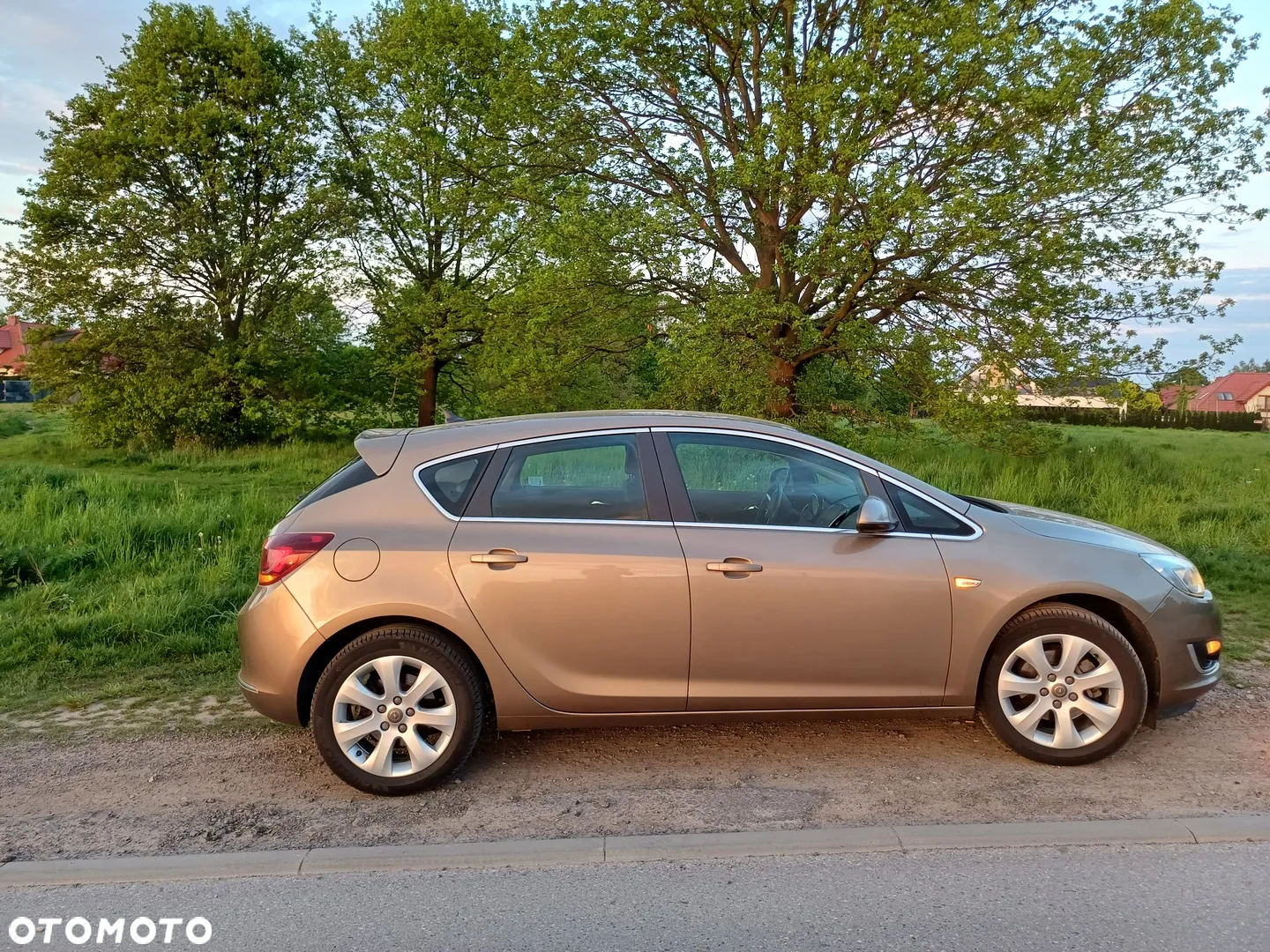 Opel Astra IV 1.6 T SIDI Cosmo S&S - 3