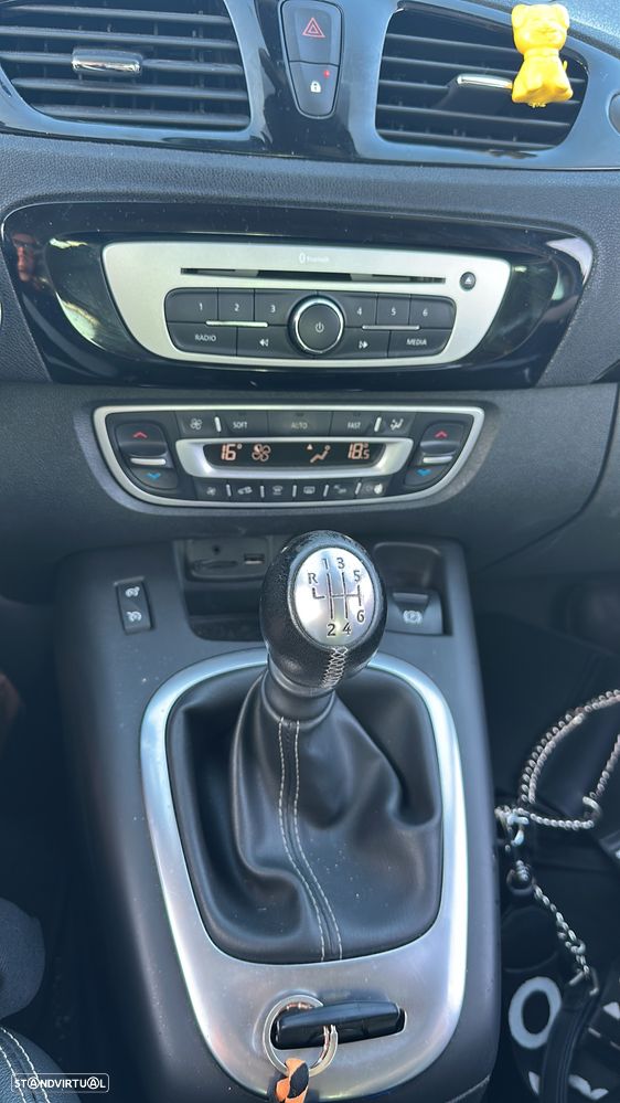 Renault Scénic 1.5 dCi Bose Edition SS - 2