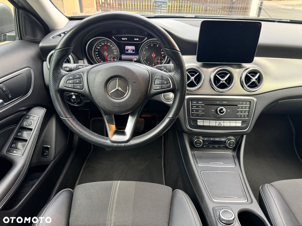 Mercedes-Benz GLA 180 7G-DCT Style - 11