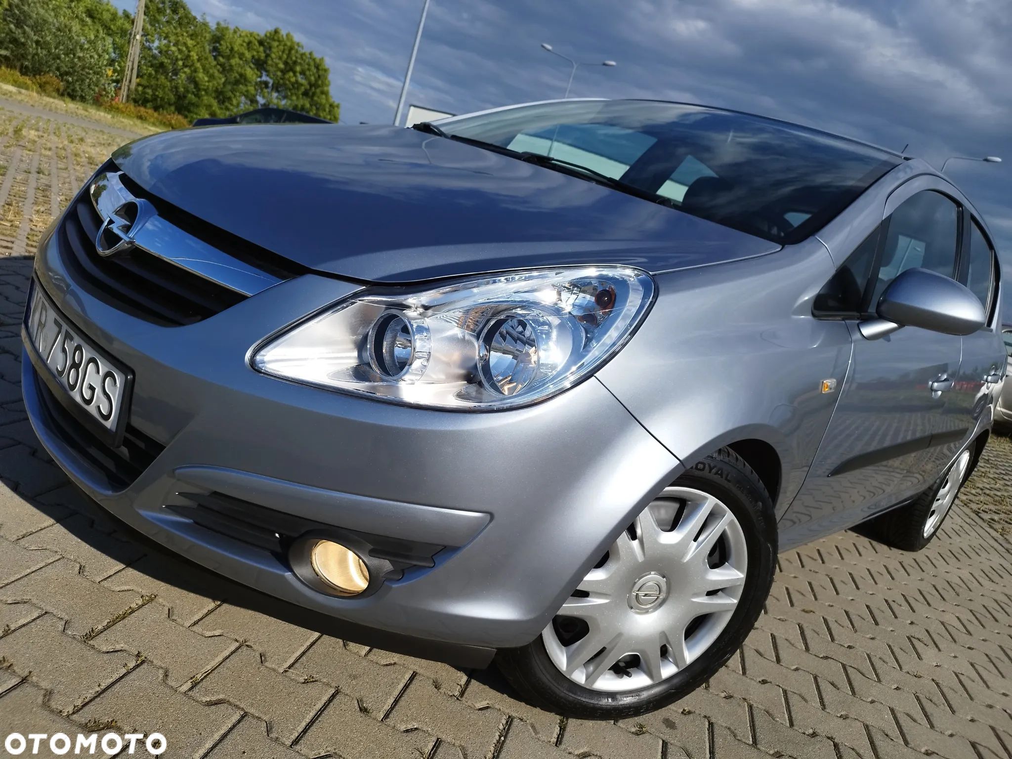 Opel Corsa 1.2 16V Cosmo - 1