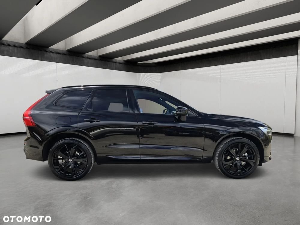 Volvo XC 60 B5 B AWD Plus Black Edition - 4