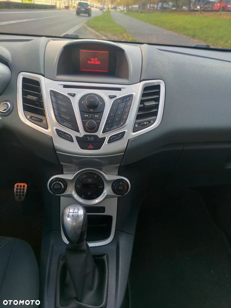 Ford Fiesta 1.6 Titanium - 9
