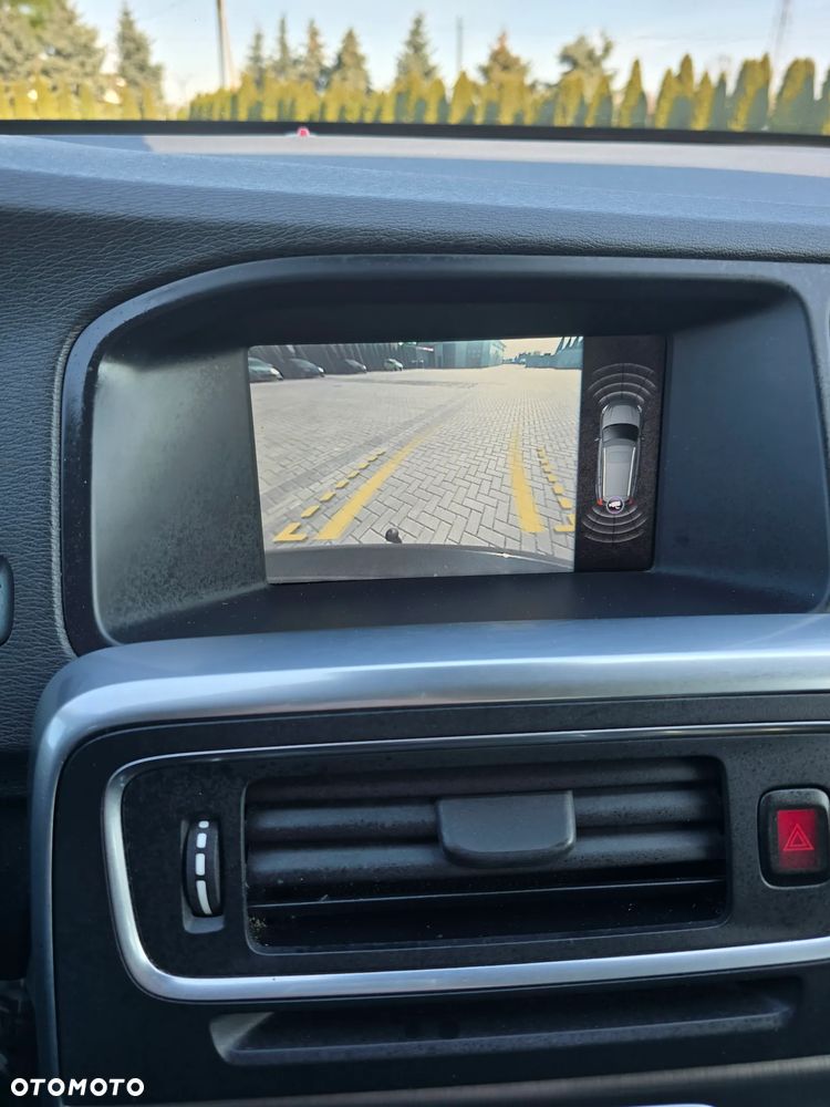 Volvo V60 D6 AWD Plug-in Hybrid R-Design Summum - 28