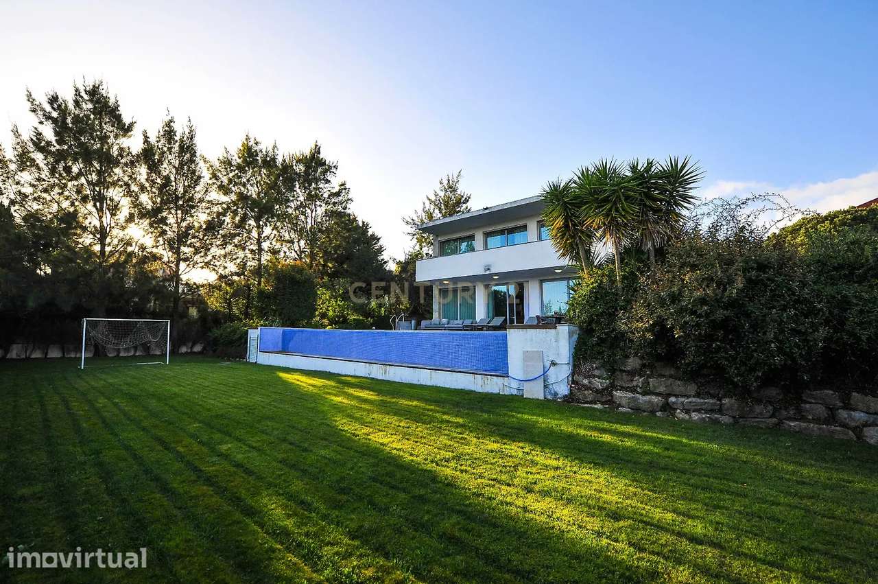 Moradia isolada T5+2 com piscina infinita | Belas Clube de Campo - Grande imagem: 2/16