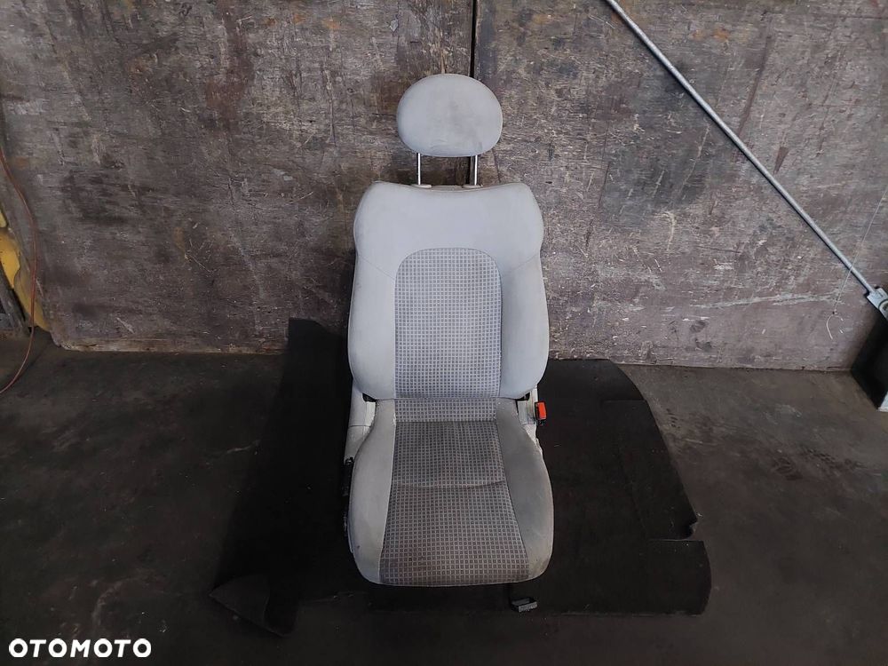 FOTEL PRAWY PRZÓD PASAŻERA MERCEDES-BENZ W203 C KLASA COUPE - 1