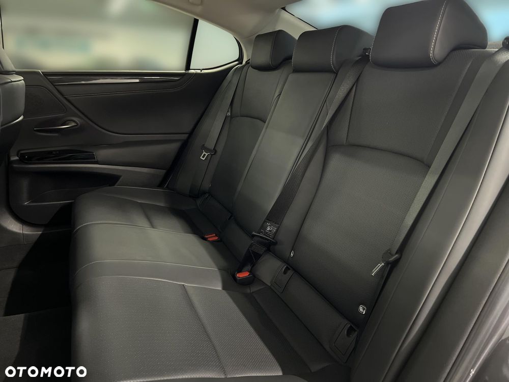 Lexus ES 300h Business Edition - 18