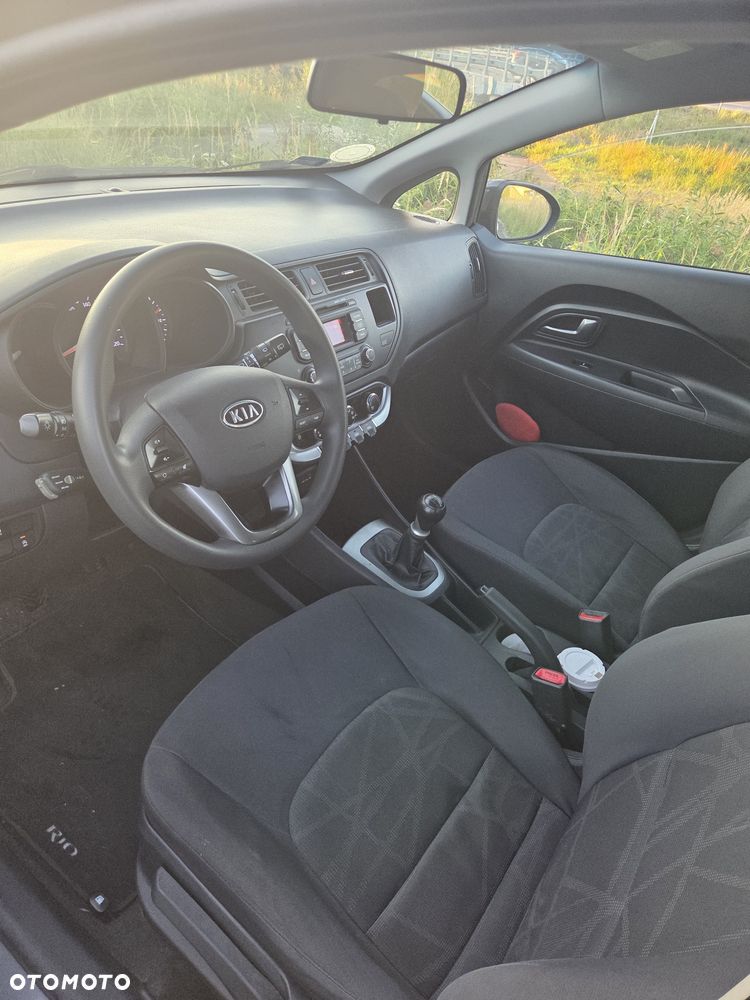 Kia Rio - 8