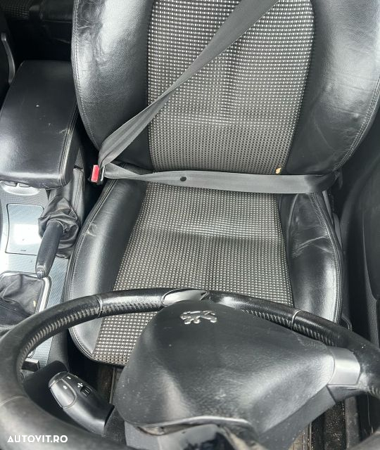 Dezmembrez Peugeot 407 1 [2004 - 2010] Sedan 2.0 HDi AT (136 hp) RHR - 6