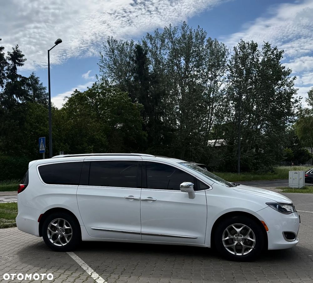 Chrysler Pacifica - 4