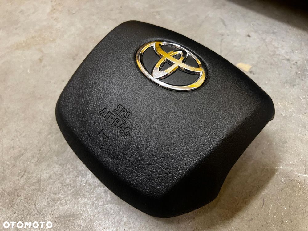 KOMPLET DESKA ROZDZIELCZA KOKPIT KONSOLA 2X PODUSZKI TOYOTA HILUX VIII 8 - 11