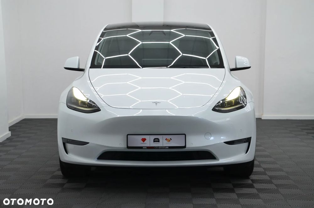 Tesla Model Y Long Range AWD - 3
