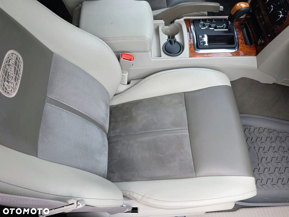 Jeep Grand Cherokee - 30
