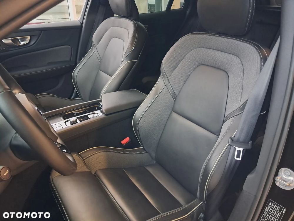 Volvo V60 B4 B Plus Dark - 13