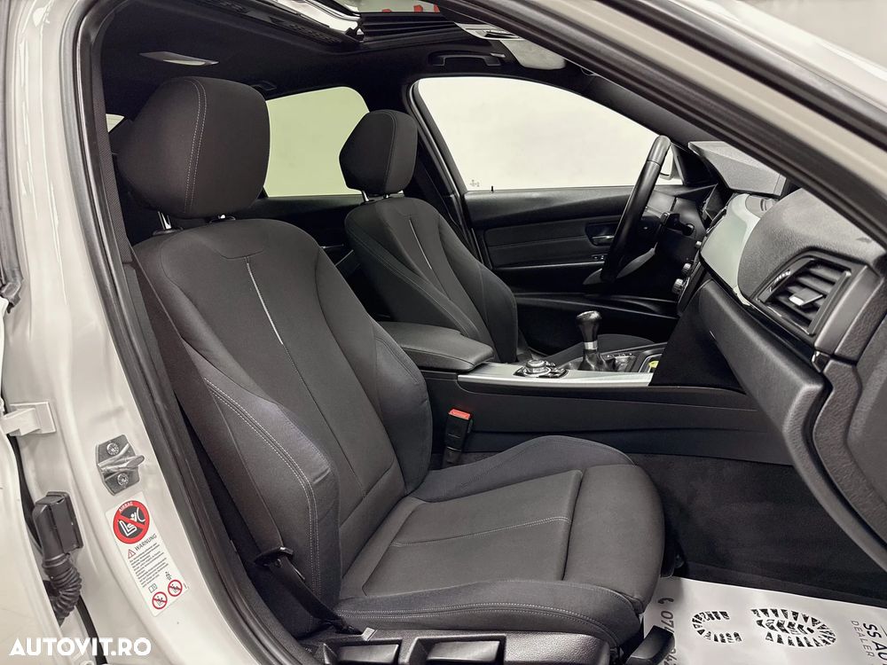 BMW Seria 3 320d Sport Line - 8