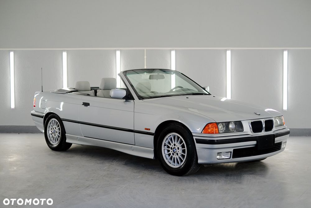 BMW Seria 3 323i