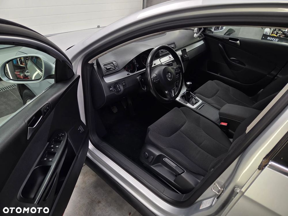 Volkswagen Passat Variant 2.0 TDI BlueMotion Technology DPF Comfortline - 14