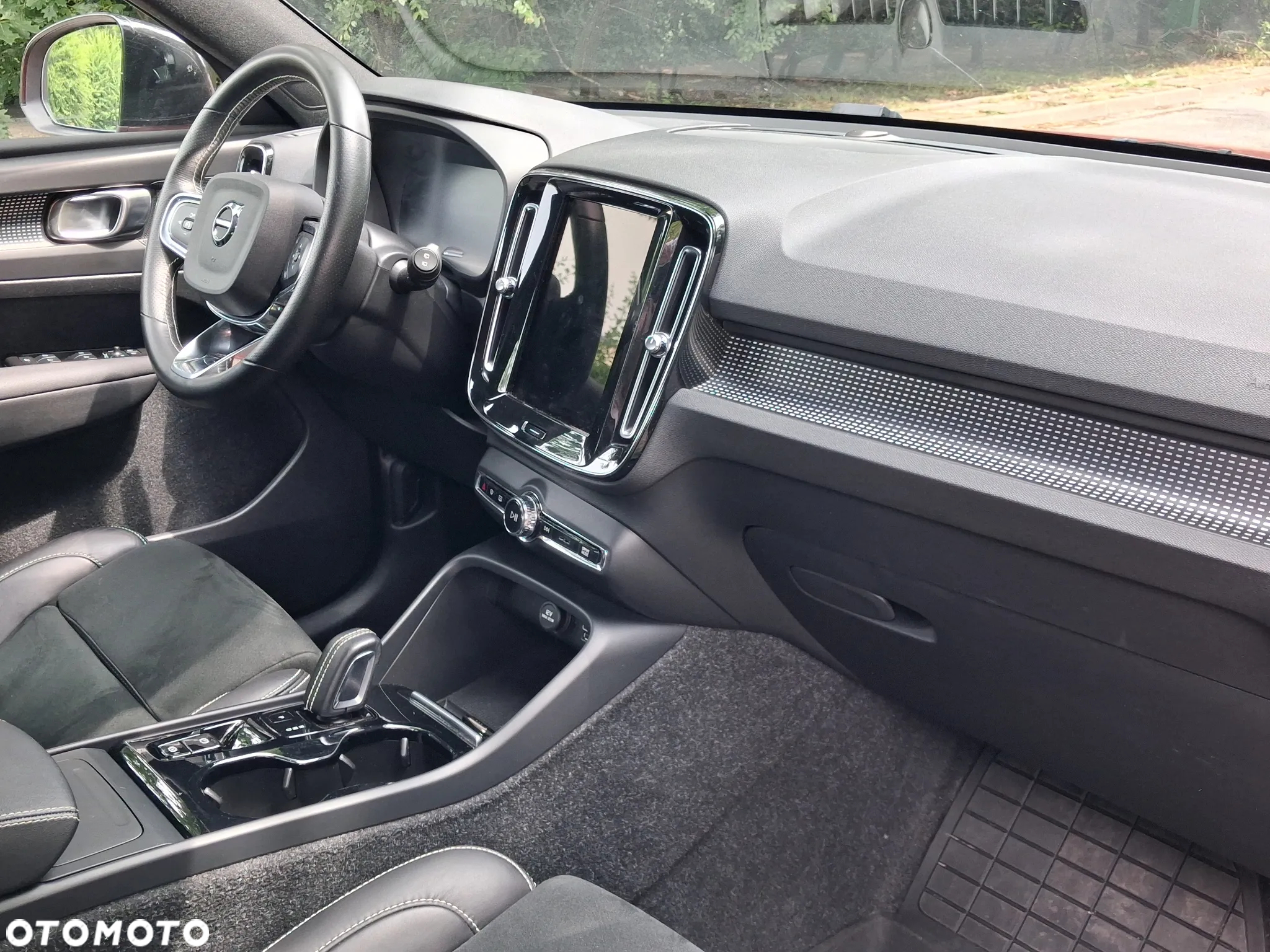 Volvo XC 40 B4 B AWD R-Design - 22